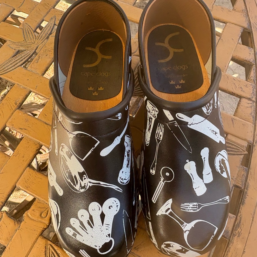 Cape Clogs Women’s Black Kitchen Print Clog